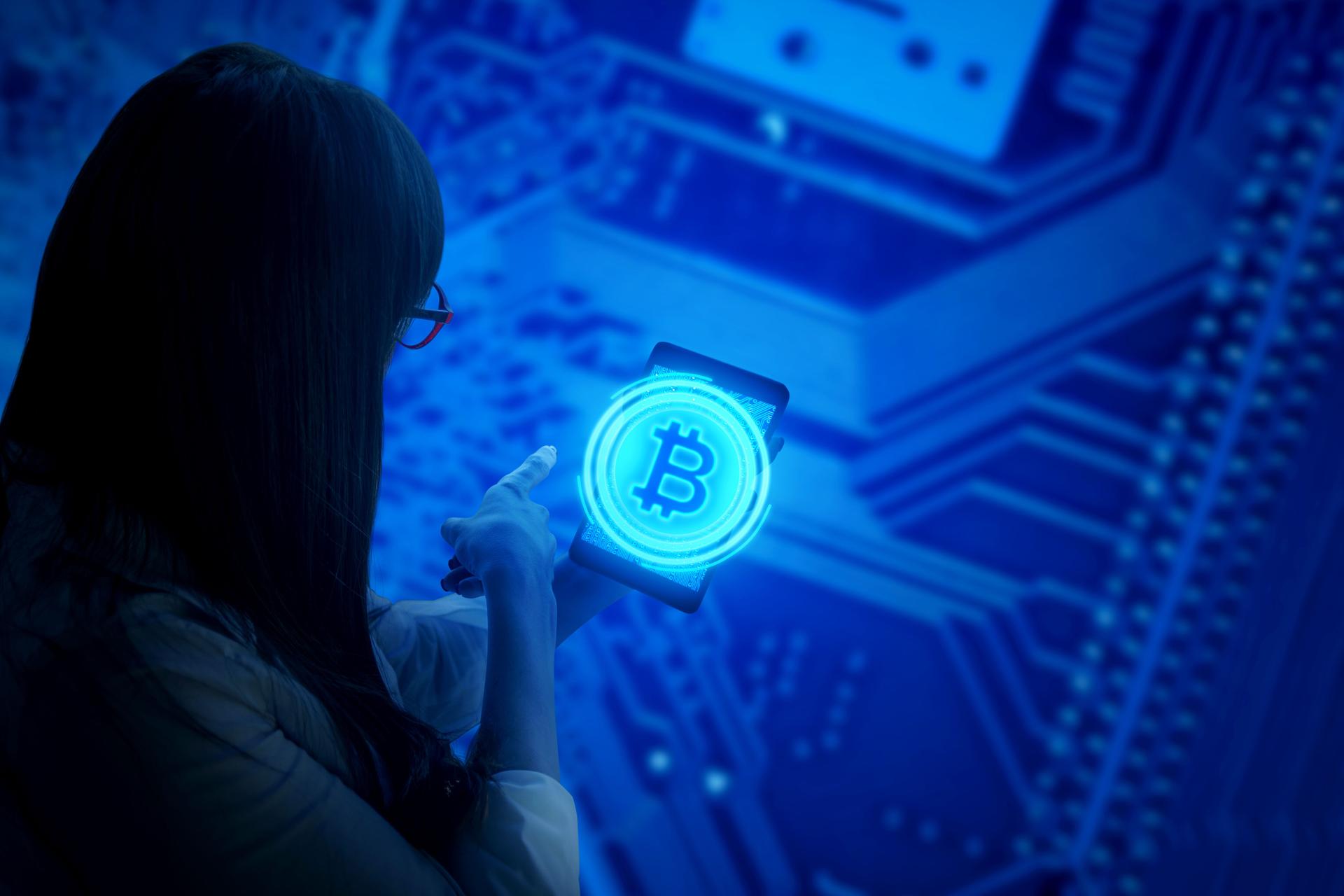 Blockchain Engineers are one of the roles and profiles trending in technology for 2024.